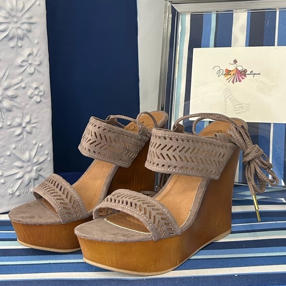 Sandy wooden layer cut strappy wrap up high platform wedge heel sandals sz 8.5 - Picture 3 of 13